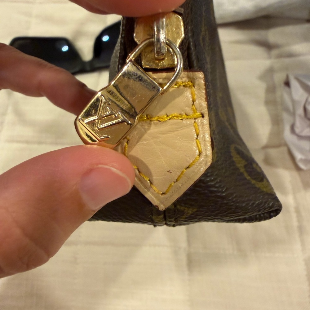 Louis Vuitton Monogram Cosmetic Pouch (Pochette Cosmetique) - Picture 5 of 9